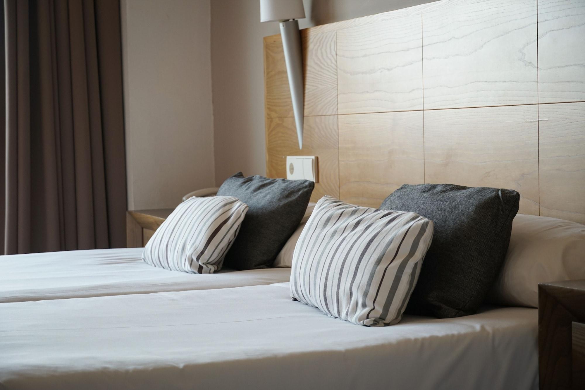 Ohtels Campo De Gibraltar Hotel La Linea de la Concepcion Bagian luar foto